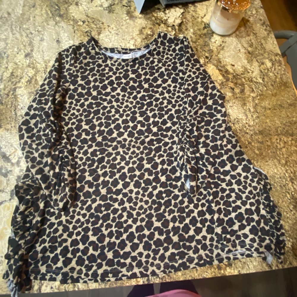 Terra & Sky leopard gathered sleeve ruffle slit sweater - Gently Worn - comfy!